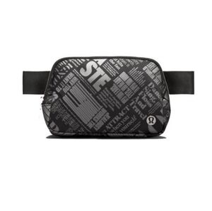 NWT Lululemon Everywhere Belt Bag Manifesto Print 1L